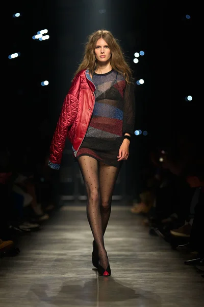 Look 15
